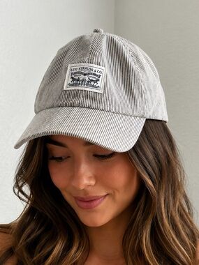 NWT Levi's Pinstripe Cap in Black & White